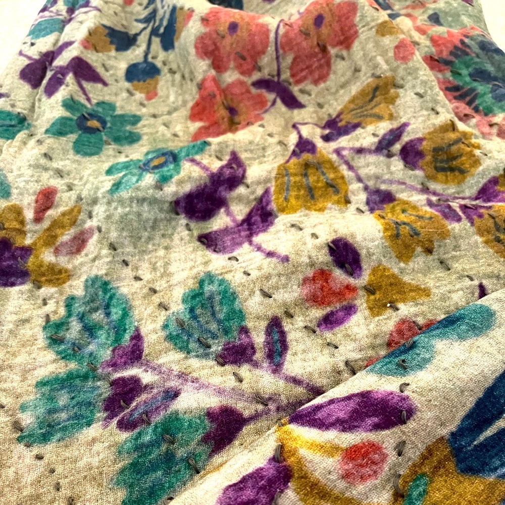 🍃NEW Natural Life gorgeous floral print blanket/throw. Beautiful detail